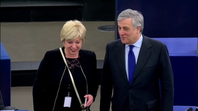 Romana s Tajanijem v plenarki