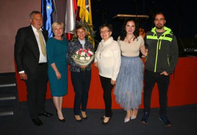 e3e83749-db4d-4a3f-a0bc-82c30fe57bf6